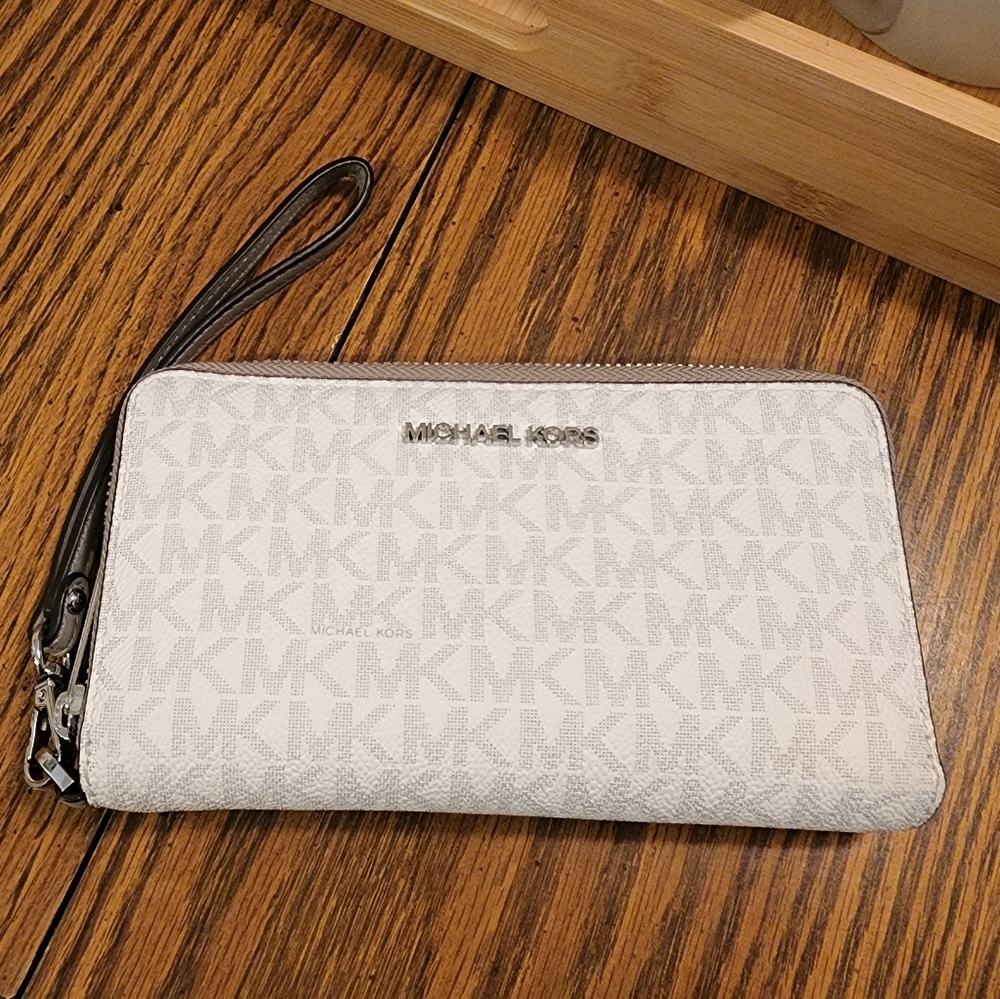 White Michael Kors wallet